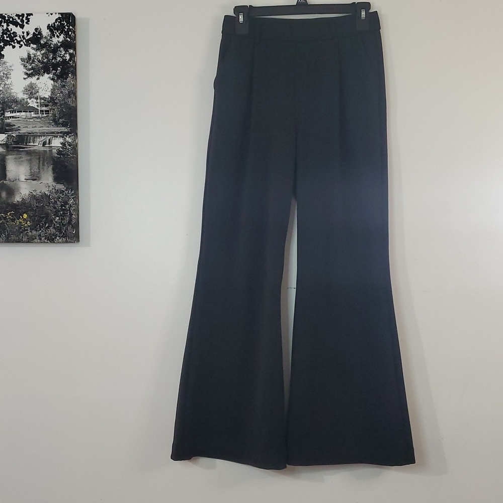 Halara Black Pull-On Flareleg Trousers Size Small Stretchy Pockets